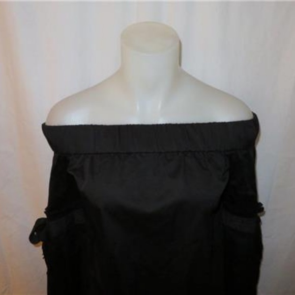 BLOOMINGDALE'S BLACK OFF-THE-SHOULDER BLOUSE SMALL - Picture 2 of 5